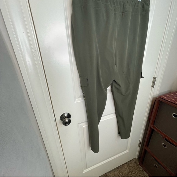 Chico’s Zenergy Green Activewear Jogger Pants - Picture 10 of 16